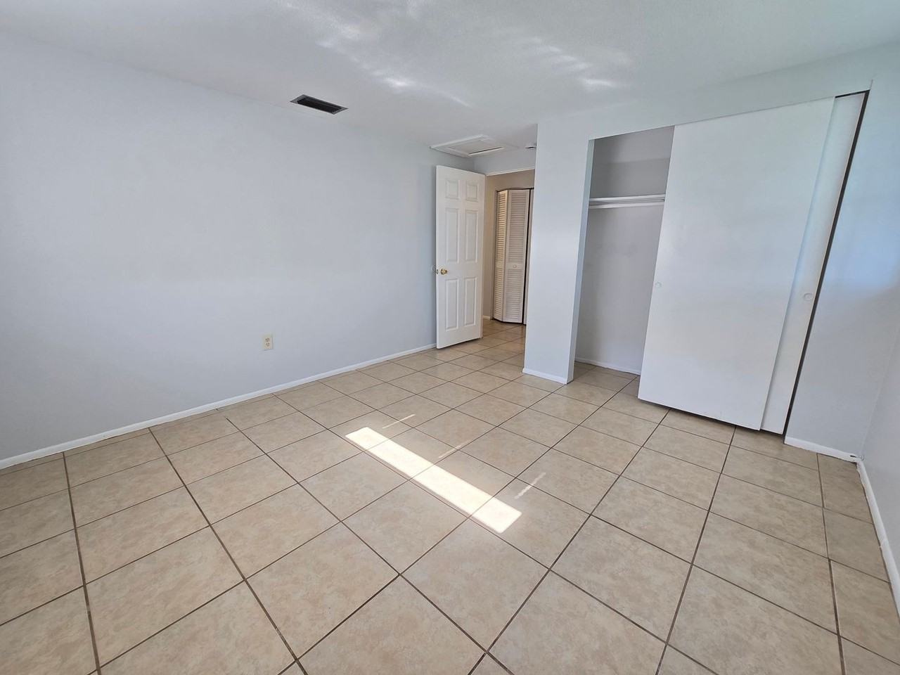 6916 Brentford Rd - Photo 7 of 19