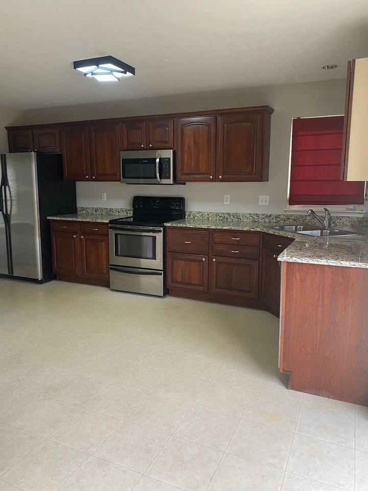 640 Village Green Blvd E - Photo 3 of 41