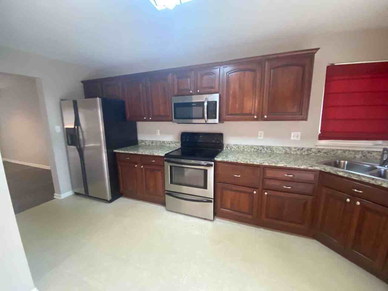 640 Village Green Blvd E - Photo 4 of 41