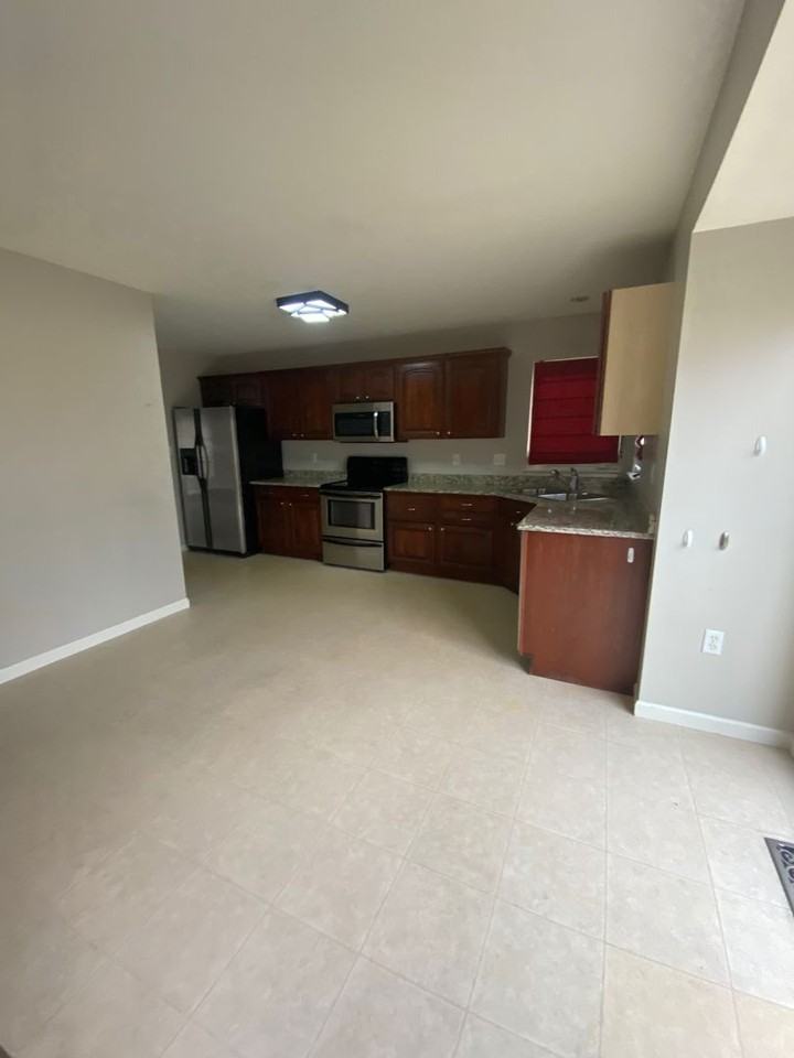 640 Village Green Blvd E - Photo 7 of 41