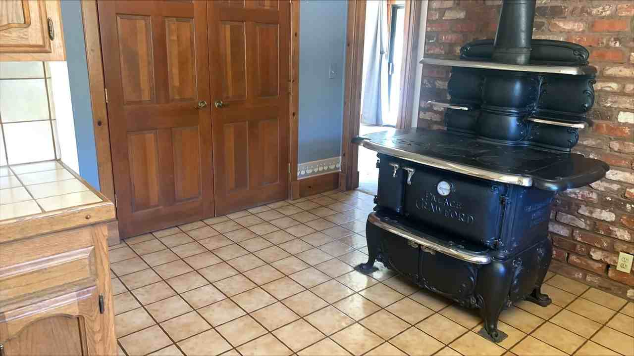 5892 Parkhill Rd - Photo 6 of 15