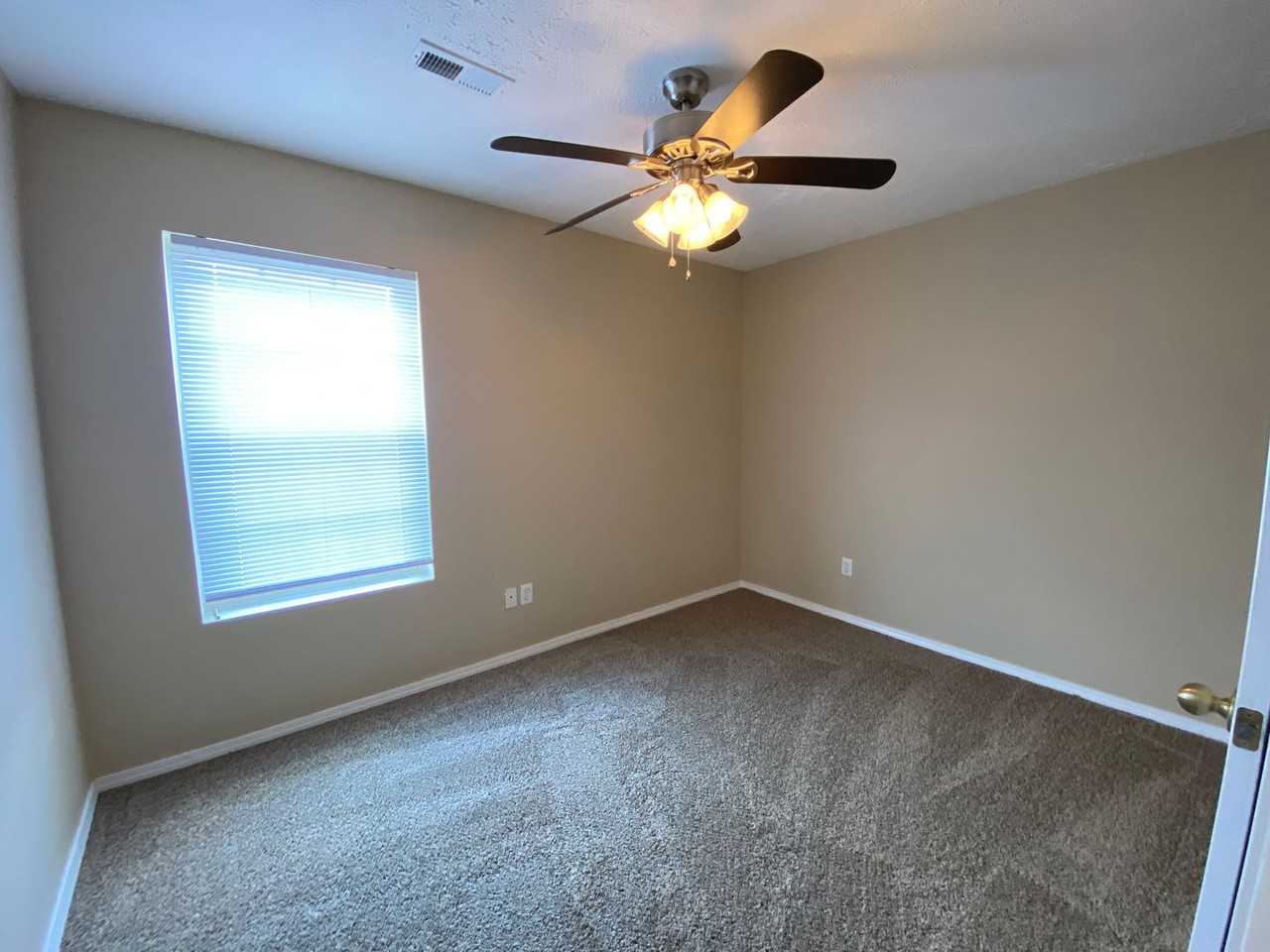 1040 S Clifton Ave #A - Photo 2 of 13