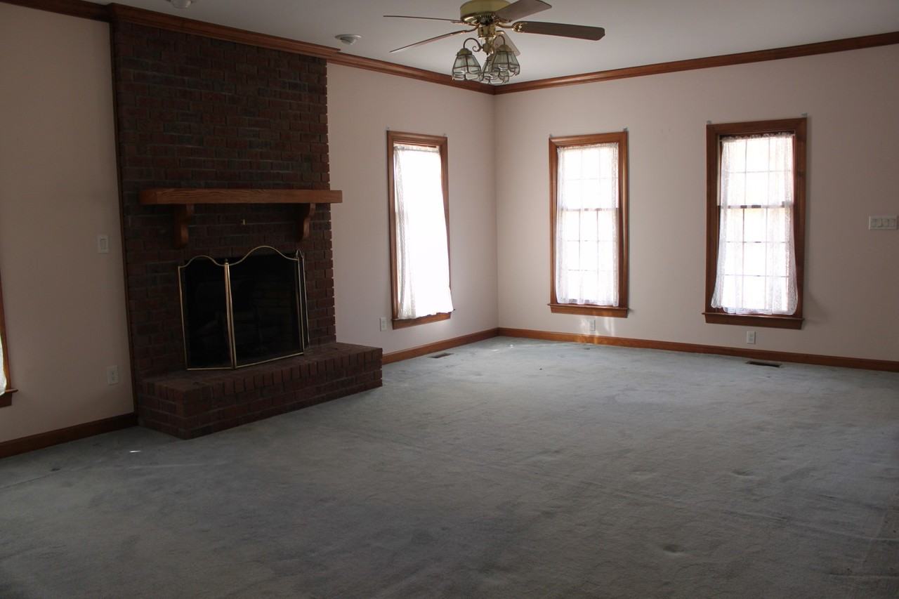916 Dorset Way - Photo 4 of 16