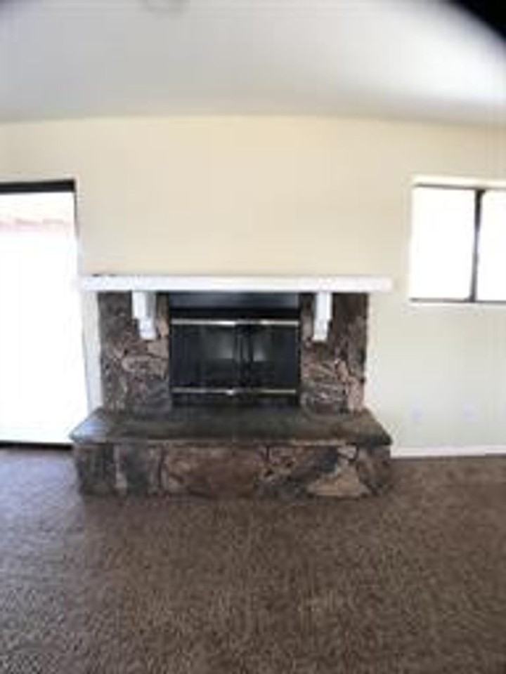 21036 Pine Ridge Ave - Photo 4 of 30