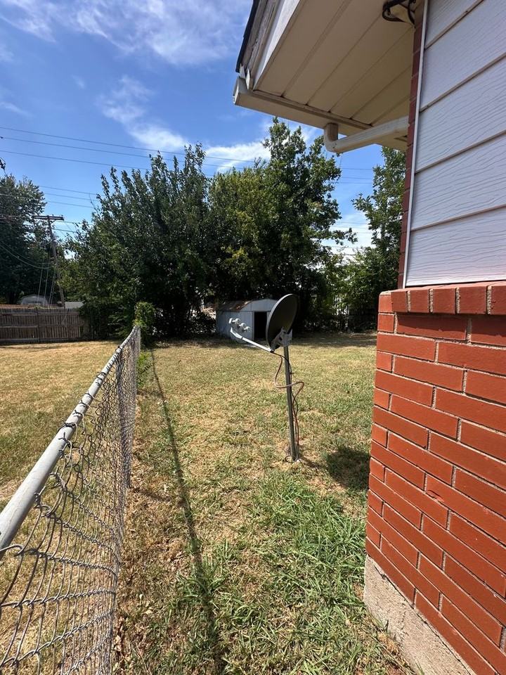 1101 Hampton Dr - Photo 6 of 50