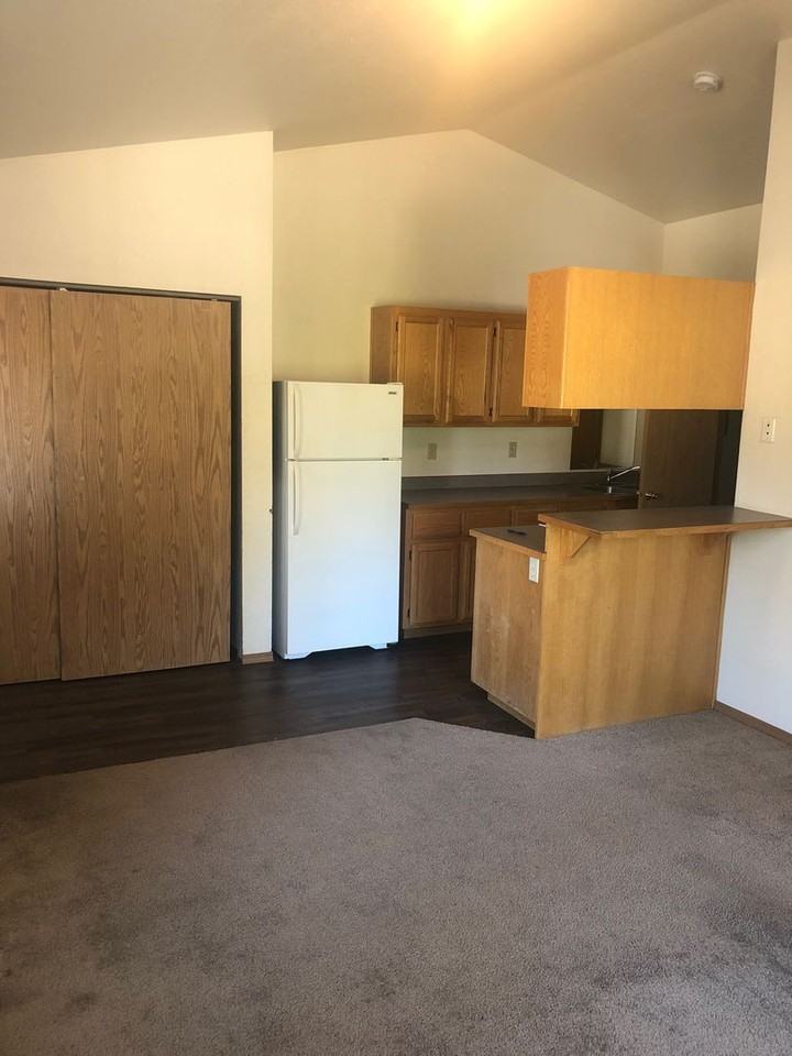 1285 Nw Stannium Rd - Photo 2 of 7