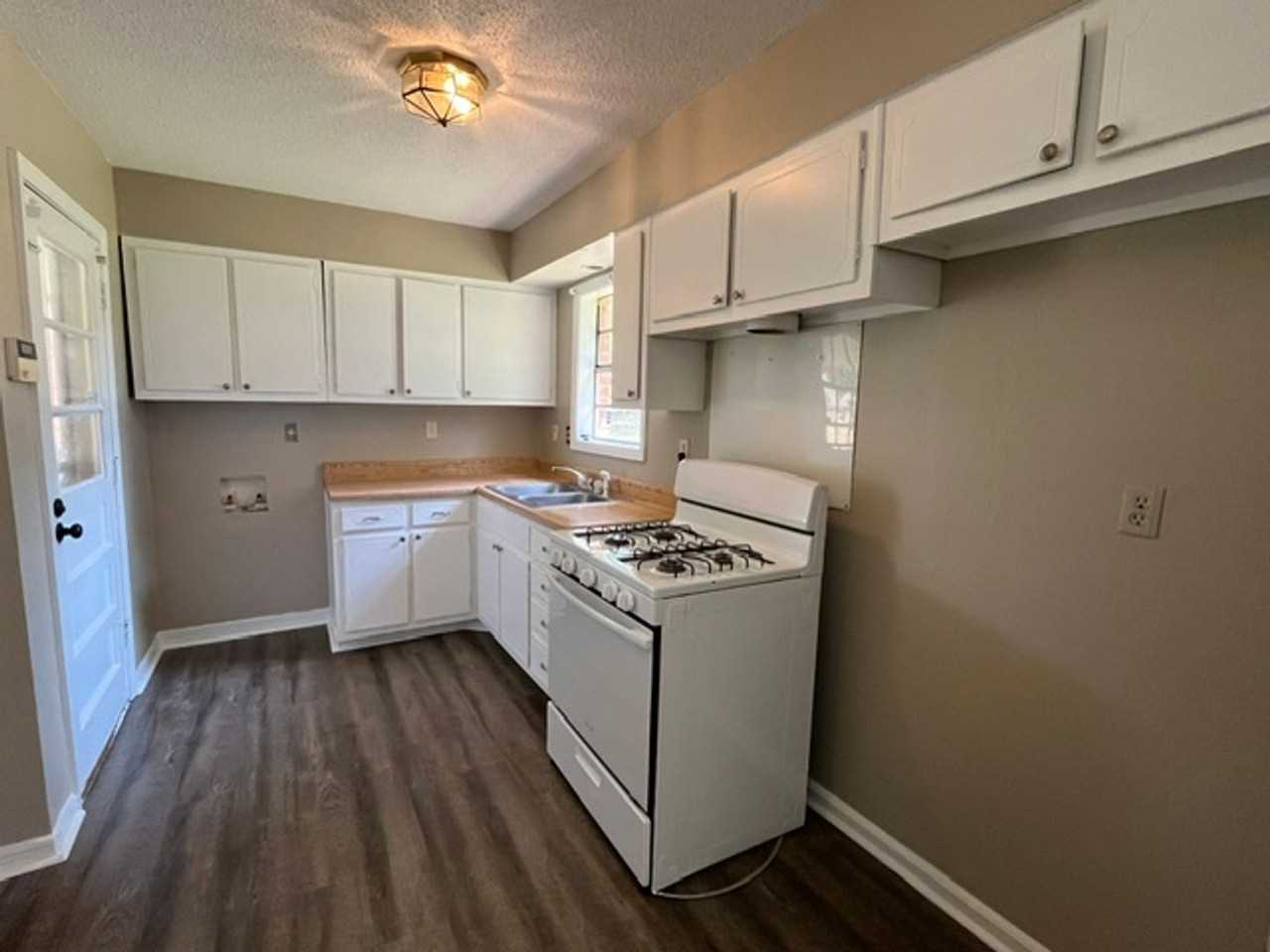 7606 Rockingham Dr - Photo 2 of 9
