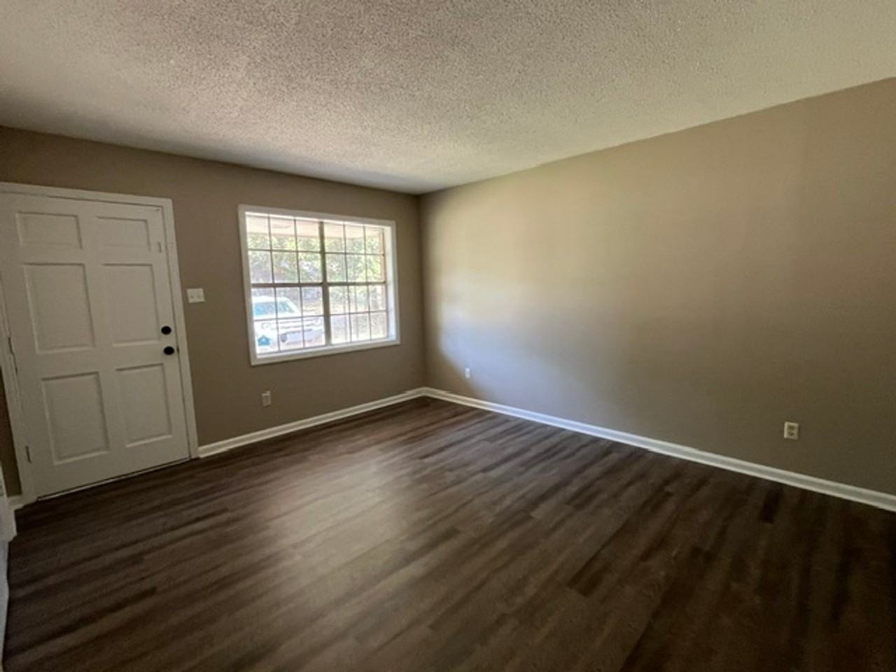 7606 Rockingham Dr - Photo 4 of 9