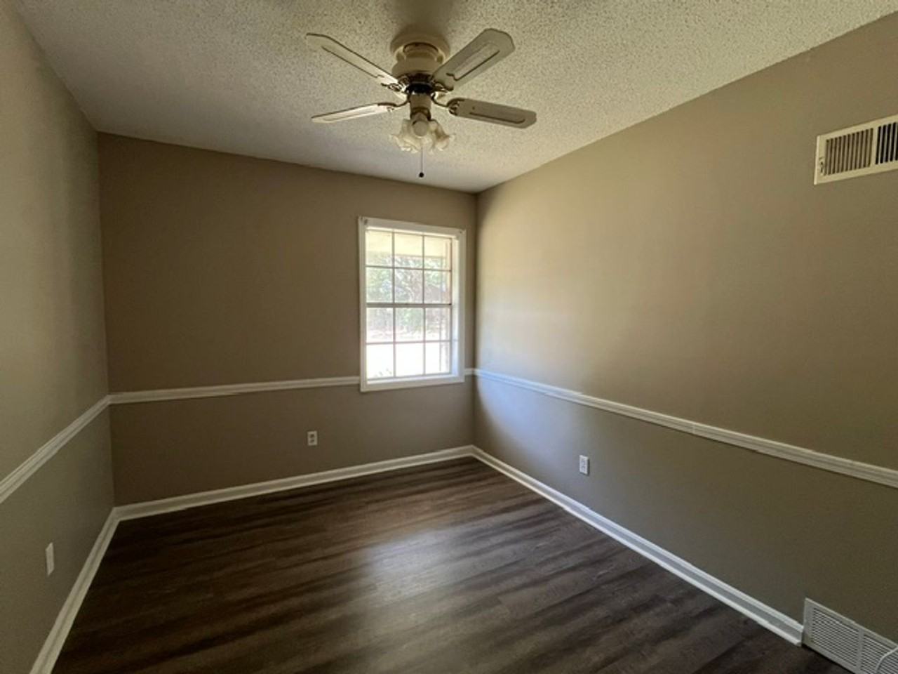7606 Rockingham Dr - Photo 5 of 9
