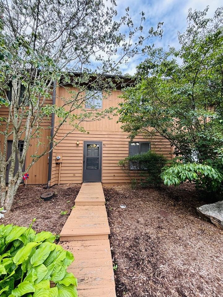931 Lora Ln - Photo 2 of 20