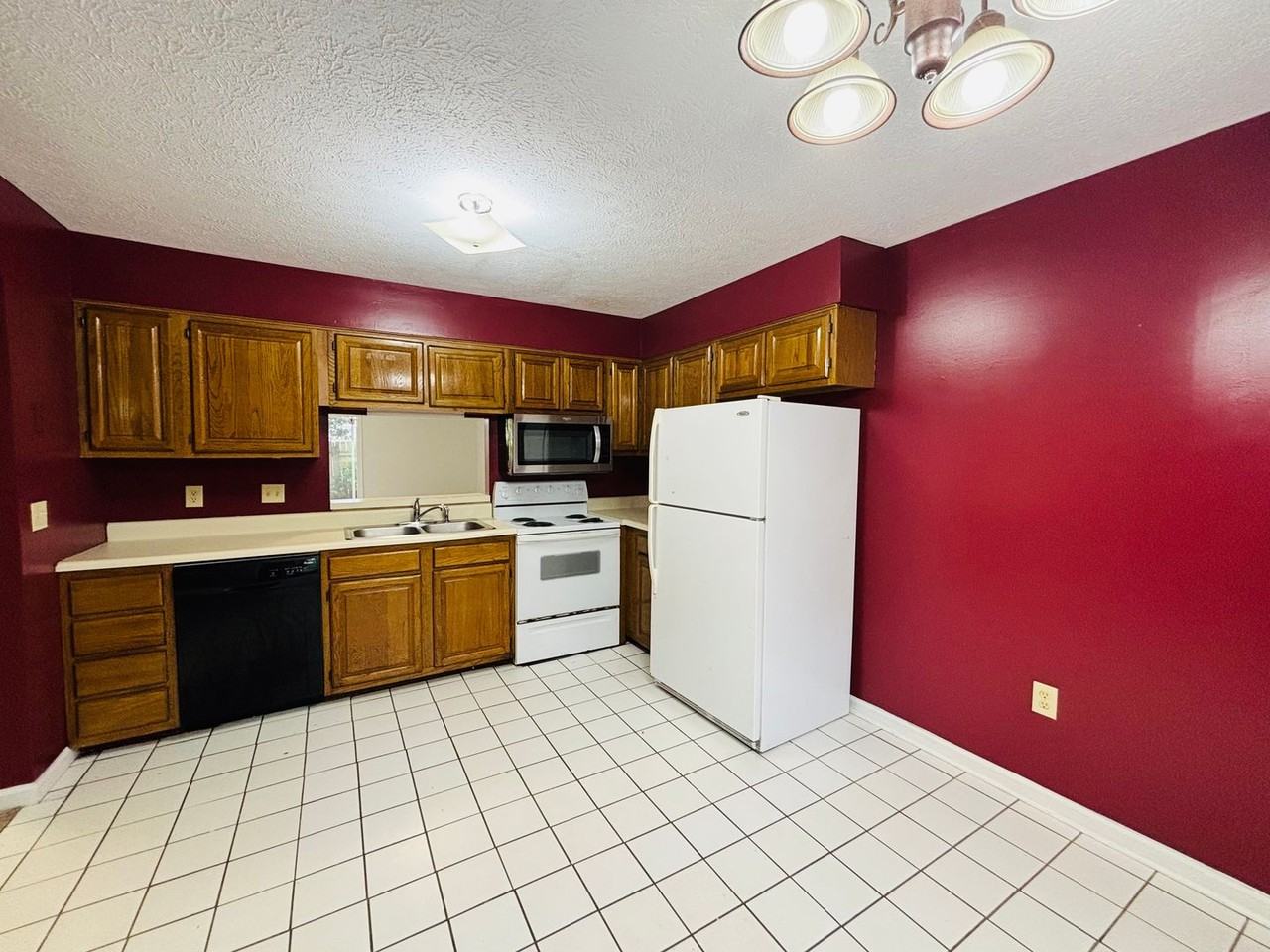 931 Lora Ln - Photo 4 of 20