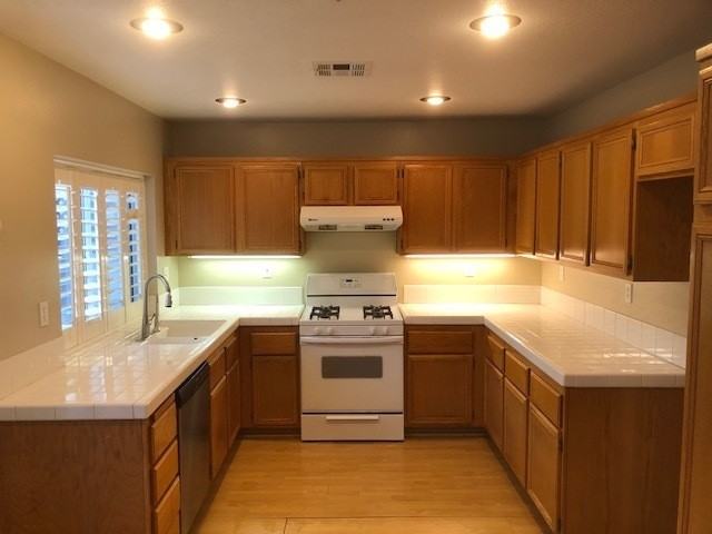 14051 Catalina Ct - Photo 6 of 15