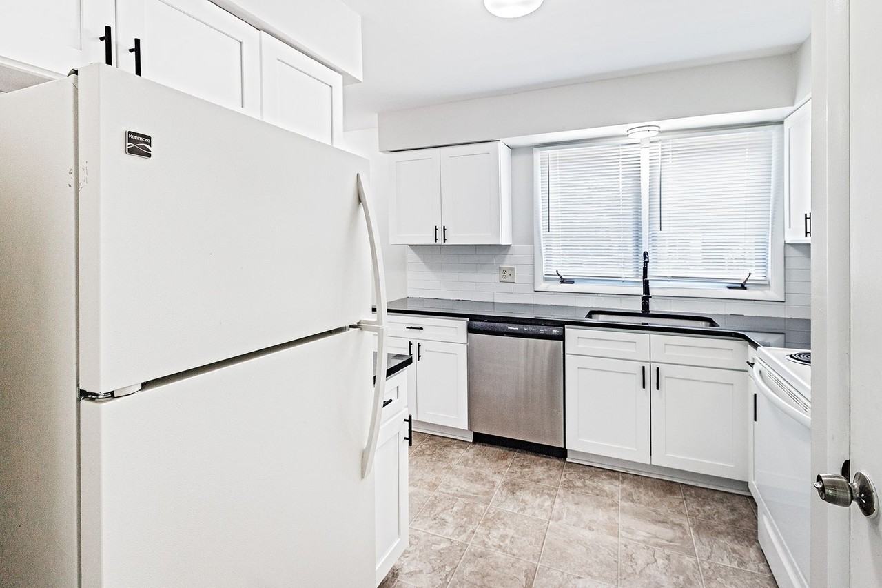 33 Foxtail Ct - Photo 2 of 10