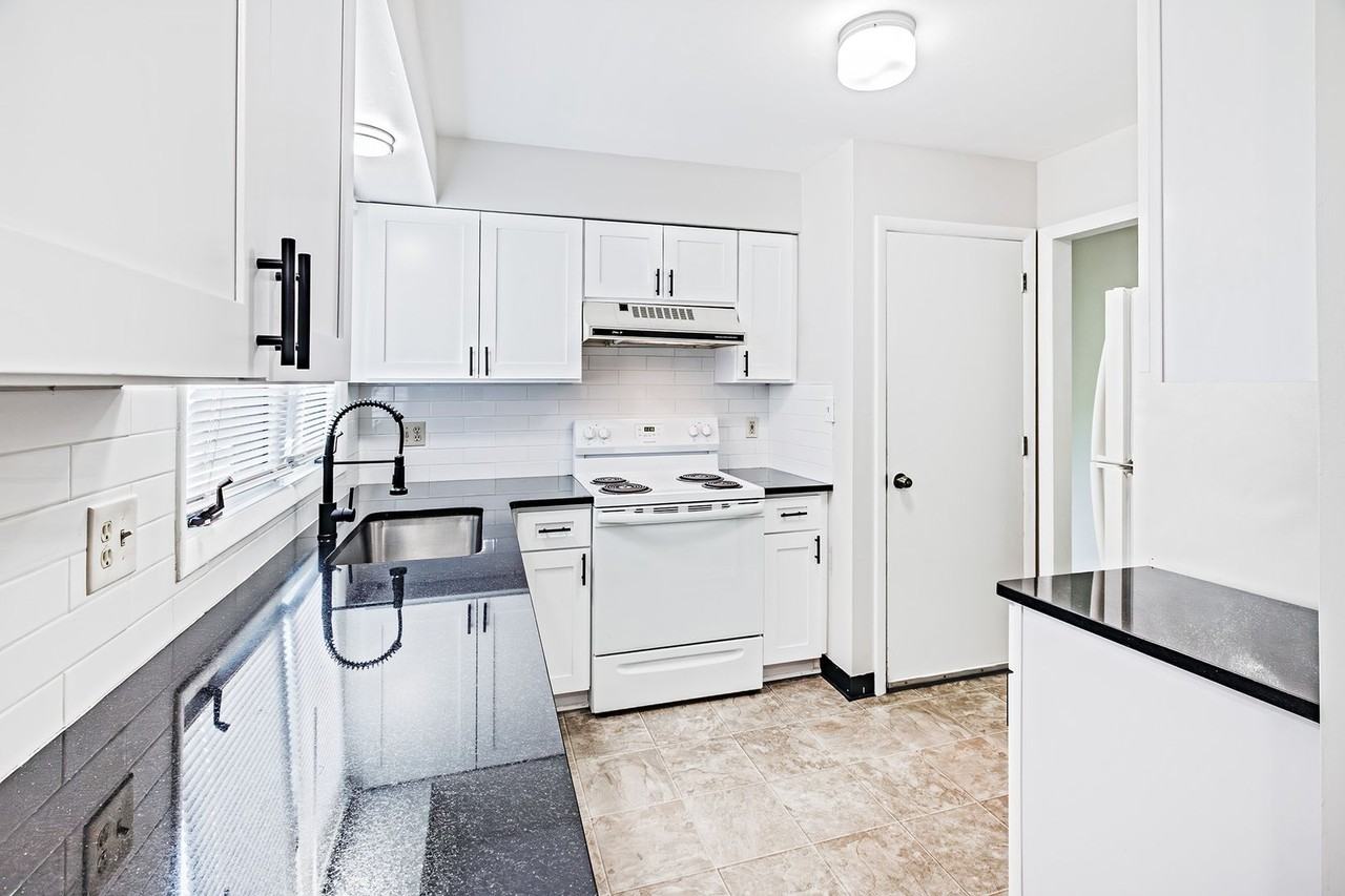 33 Foxtail Ct - Photo 3 of 10