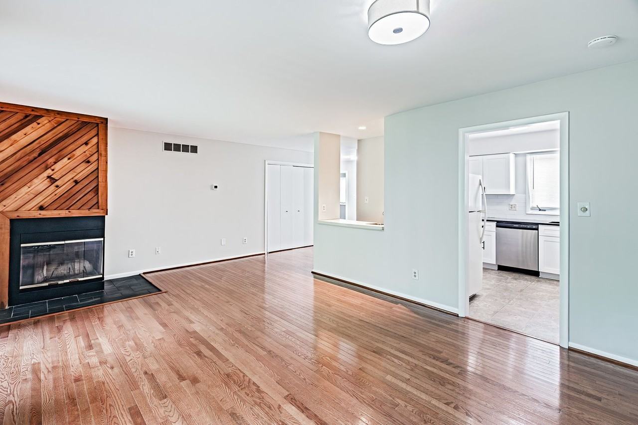 33 Foxtail Ct - Photo 4 of 10