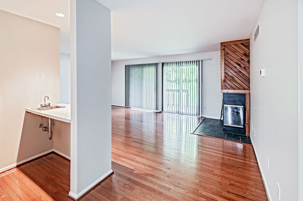 33 Foxtail Ct - Photo 5 of 10