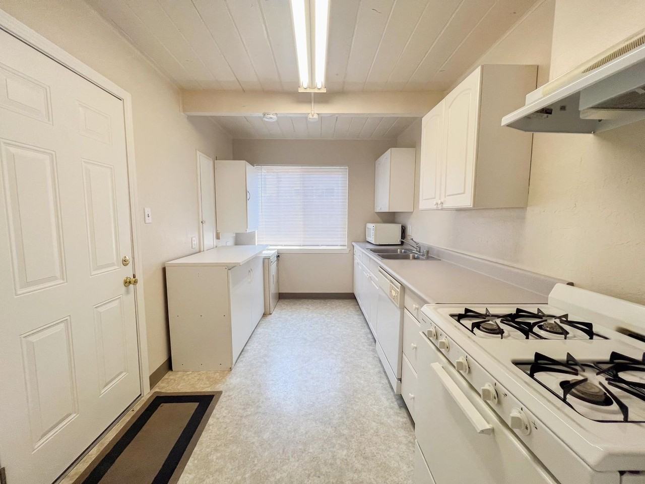 463 N I St - Photo 6 of 20