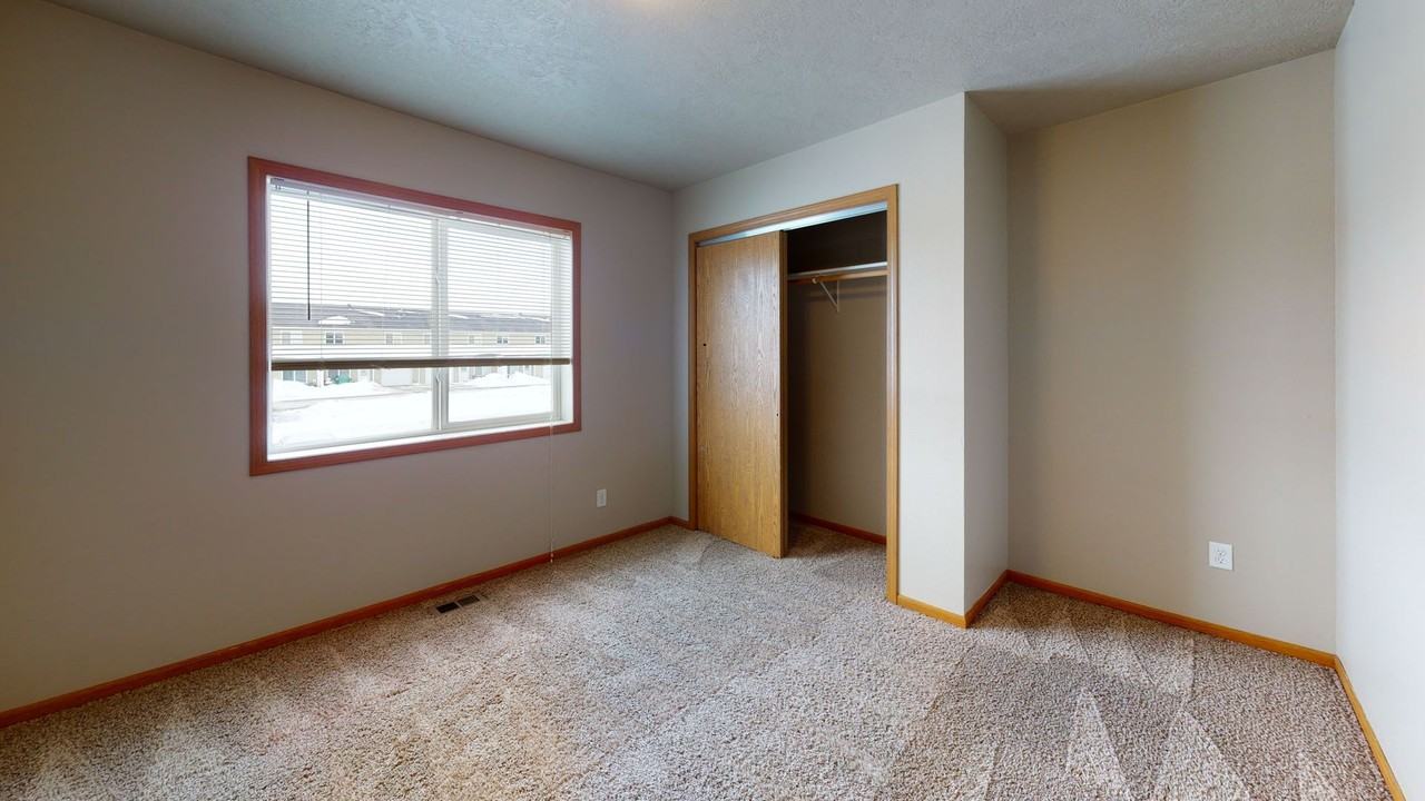 2102-2136 Landmark Circle - Photo 2 of 12