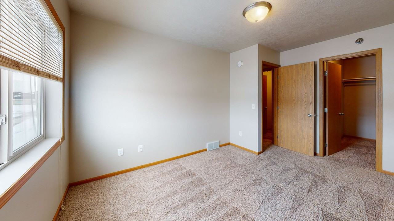2102-2136 Landmark Circle - Photo 4 of 12