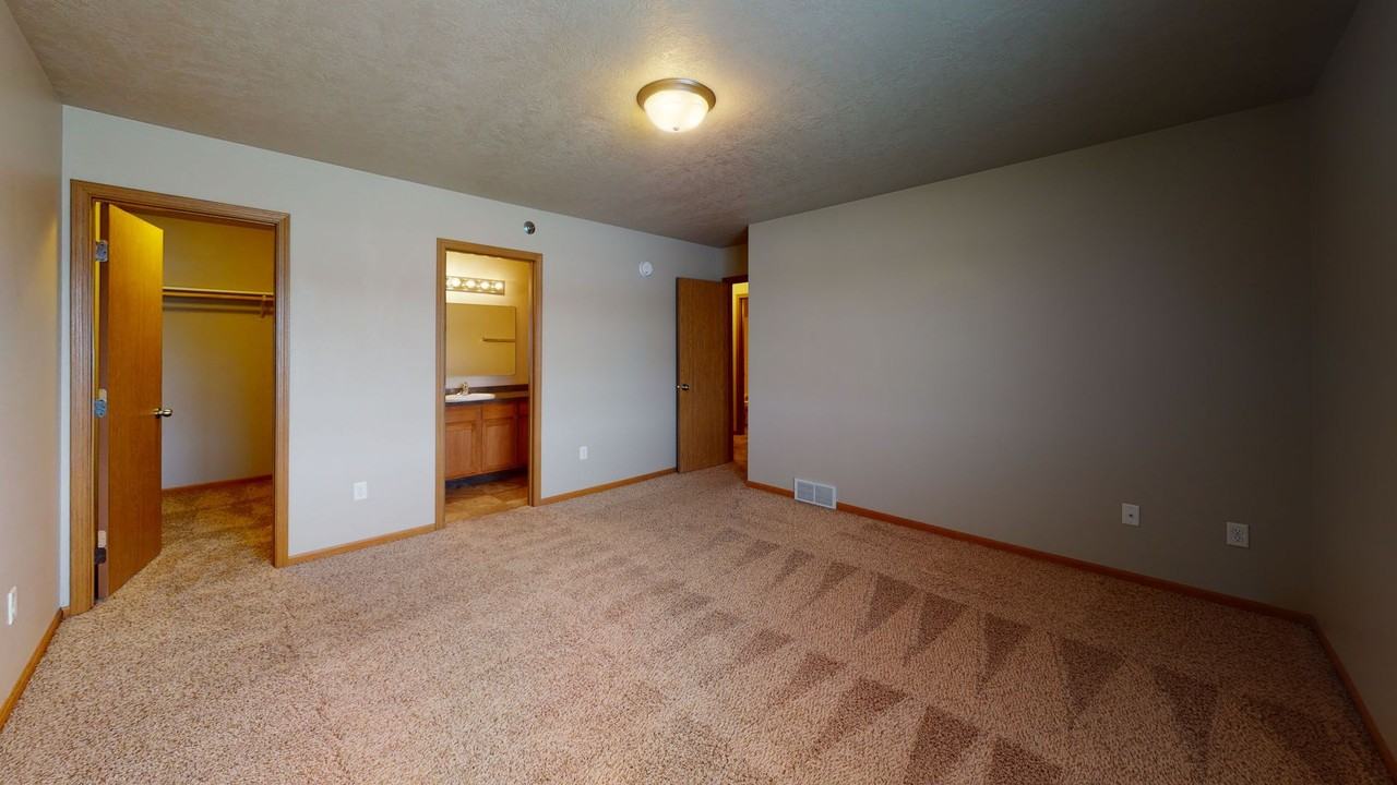 2102-2136 Landmark Circle - Photo 5 of 12