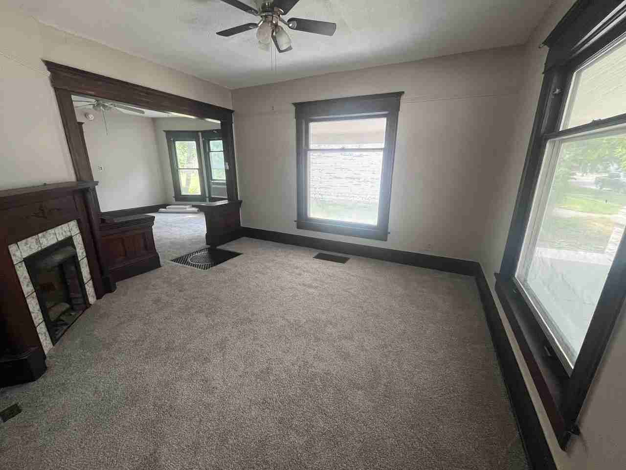 204 S Osage St - Photo 3 of 20