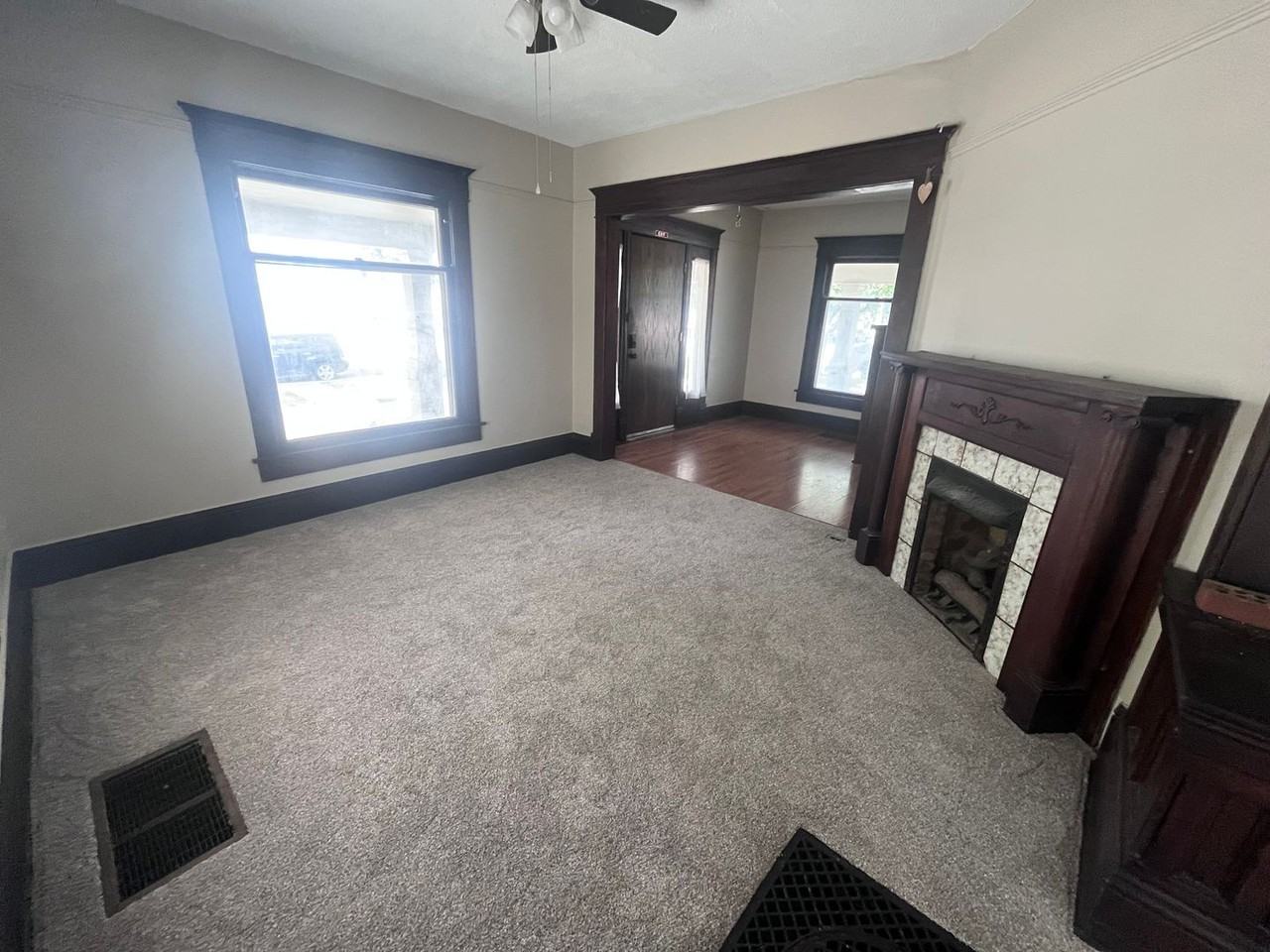 204 S Osage St - Photo 4 of 20