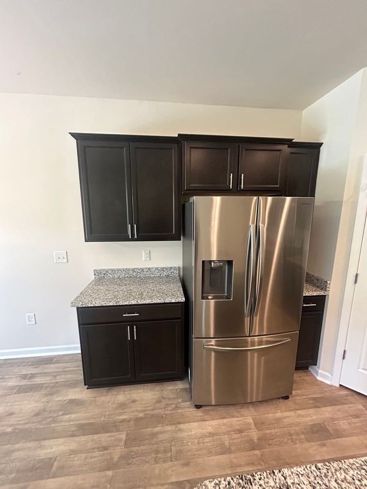 198 Hampton Park Cir - Photo 5 of 29