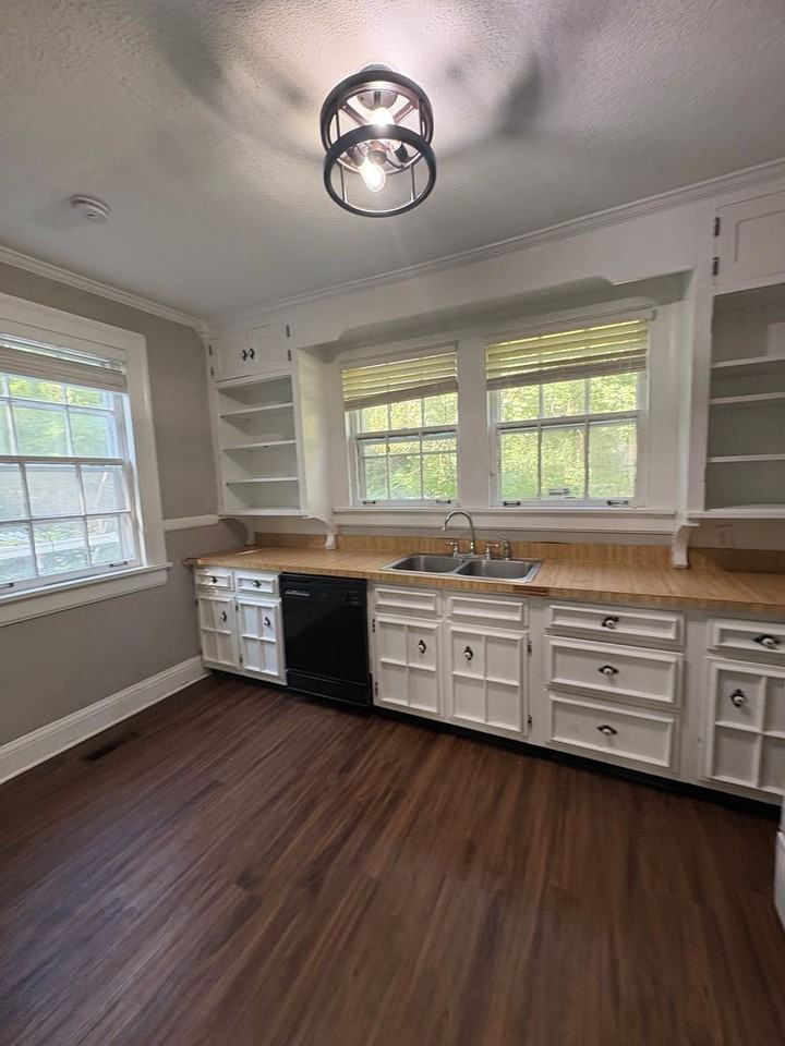 783 Sanders Rd - Photo 5 of 32