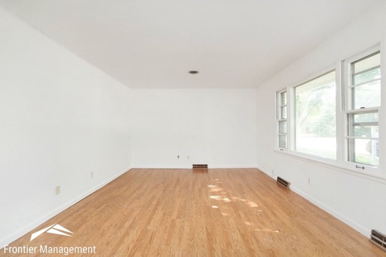 1733 Vaughn Dr - Photo 3 of 22