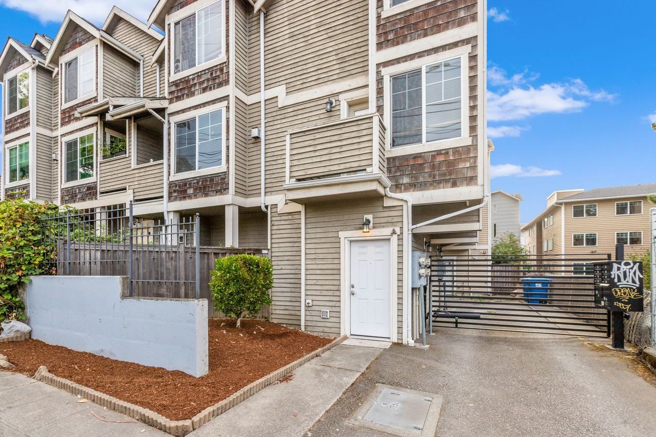 4346 7th Ave Ne #A - Photo 2 of 28