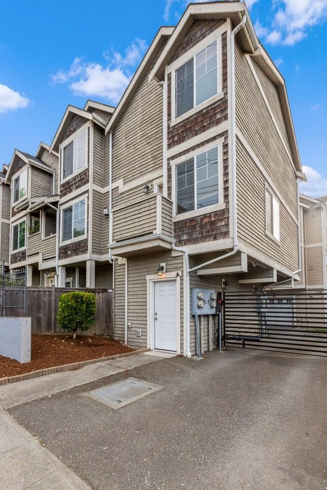 4346 7th Ave Ne #A - Photo 3 of 28