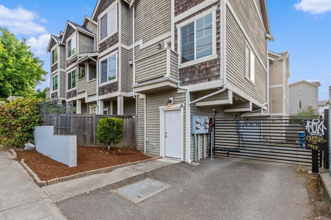 4346 7th Ave Ne #A - Photo 4 of 28