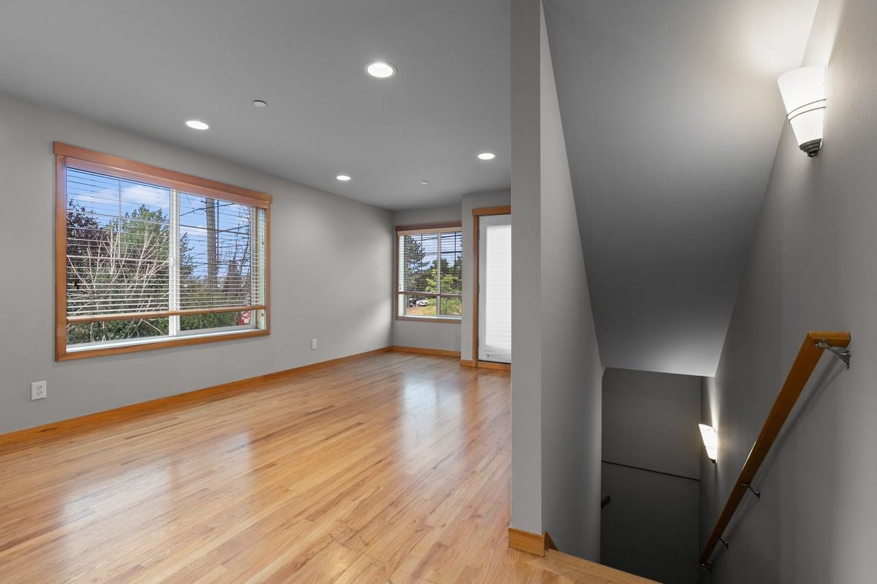 4346 7th Ave Ne #A - Photo 7 of 28