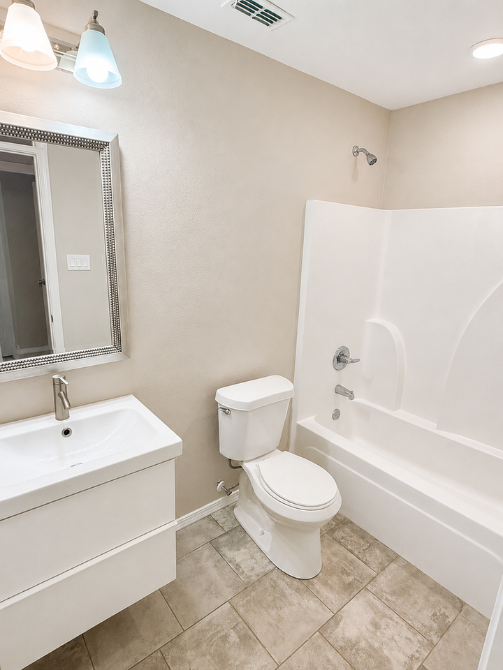 8402 11th St - Photo 4 of 10