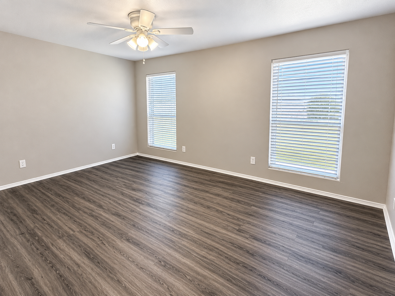 8402 11th St - Photo 7 of 10