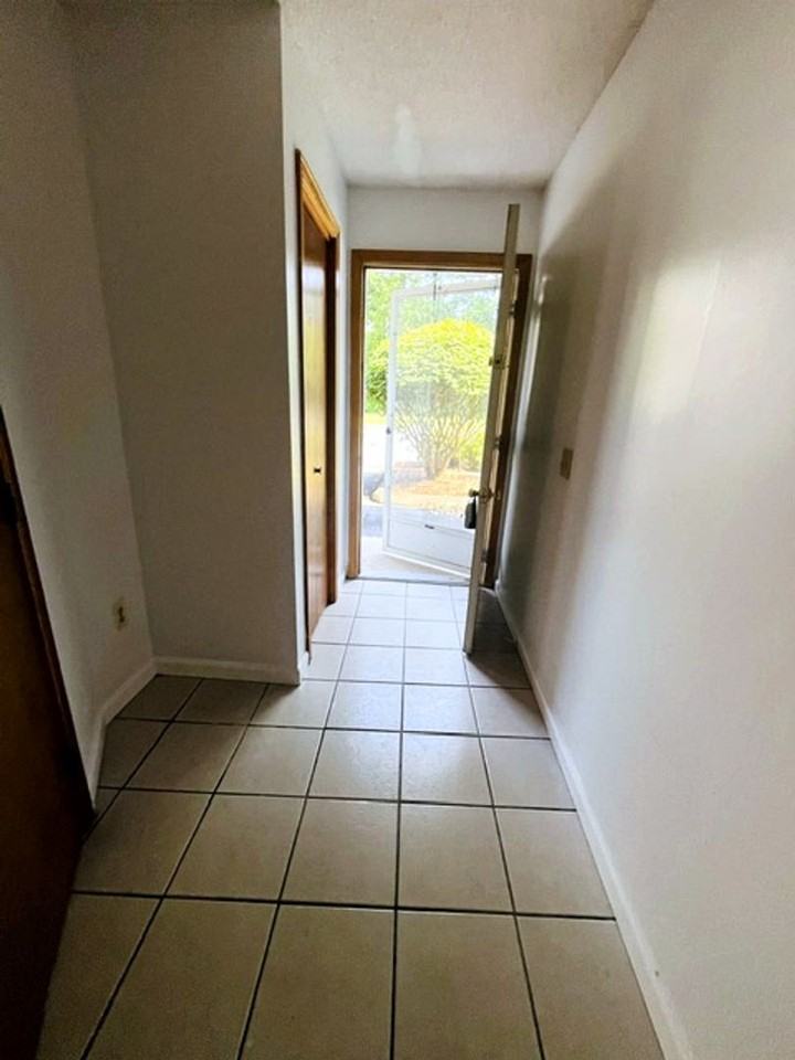 410 Farmington Ave Apt N5 - Photo 4 of 8