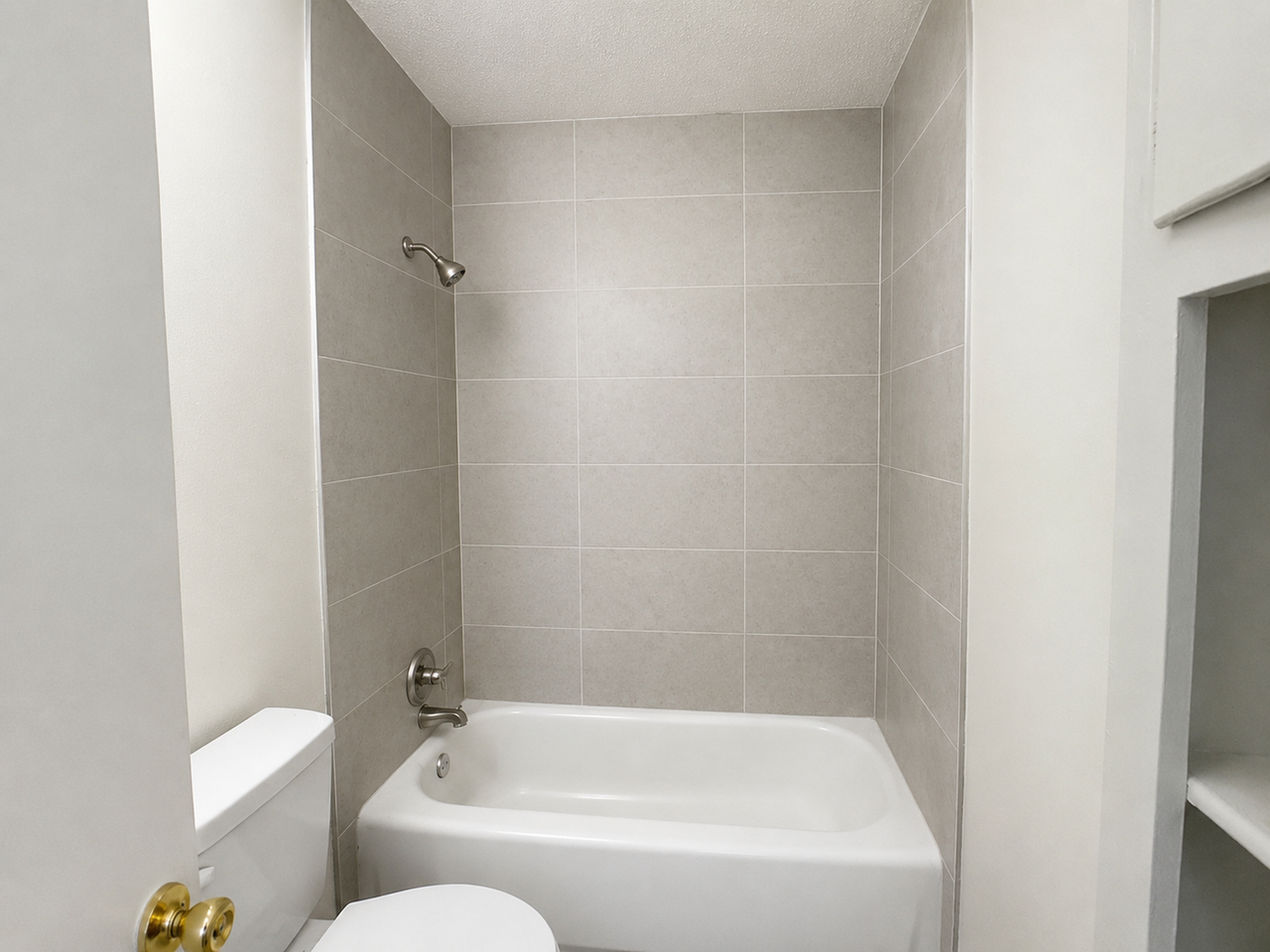 1055 Anders Dr - Photo 3 of 8