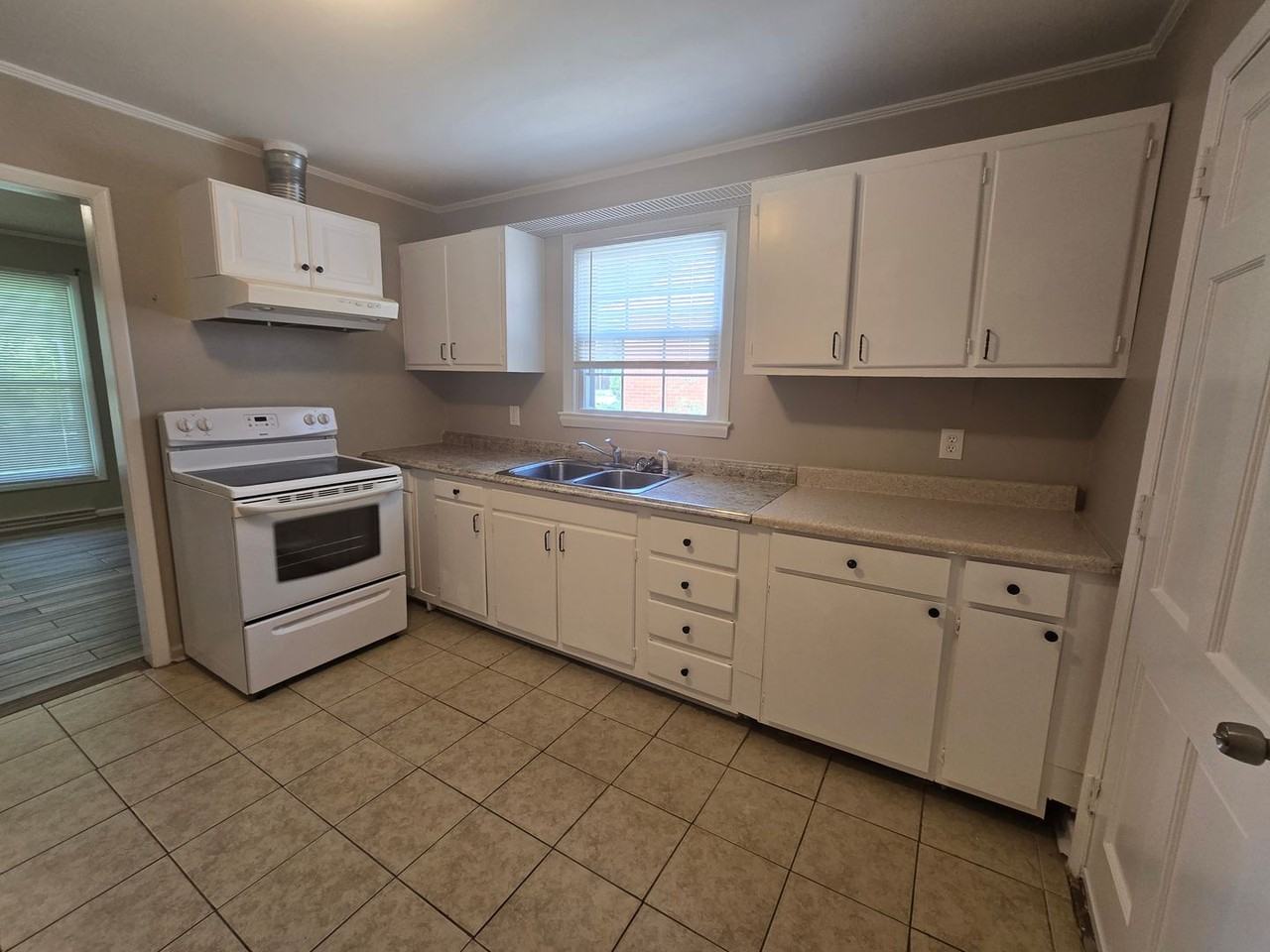 1605 Pichard St - Photo 2 of 18