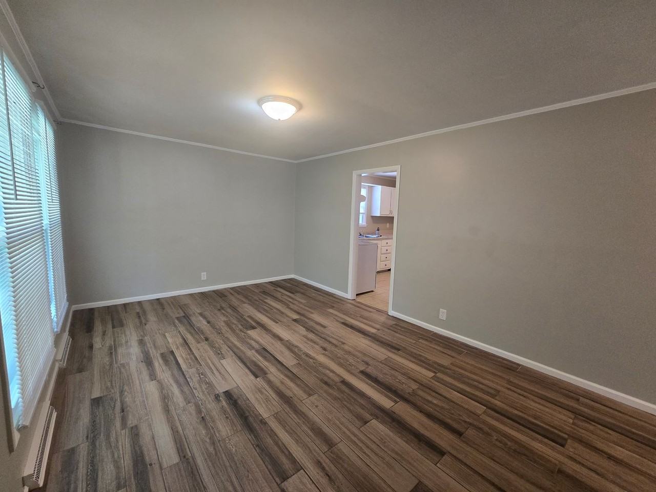 1605 Pichard St - Photo 5 of 18