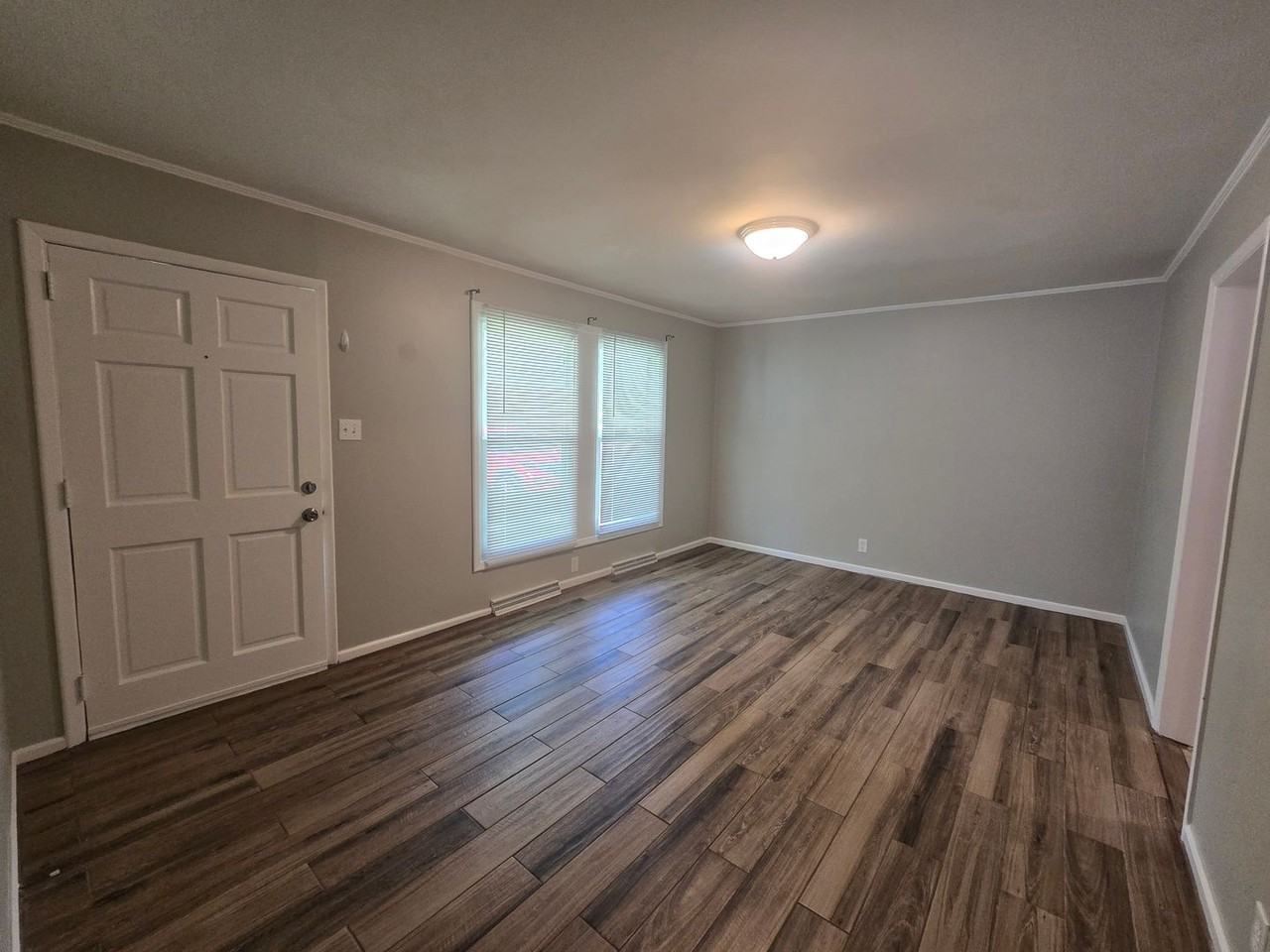 1605 Pichard St - Photo 6 of 18