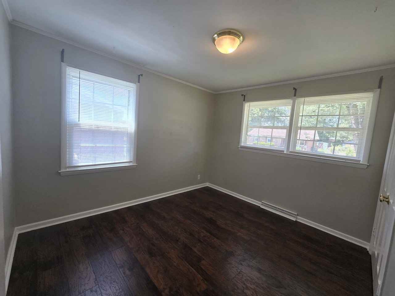 1605 Pichard St - Photo 7 of 18