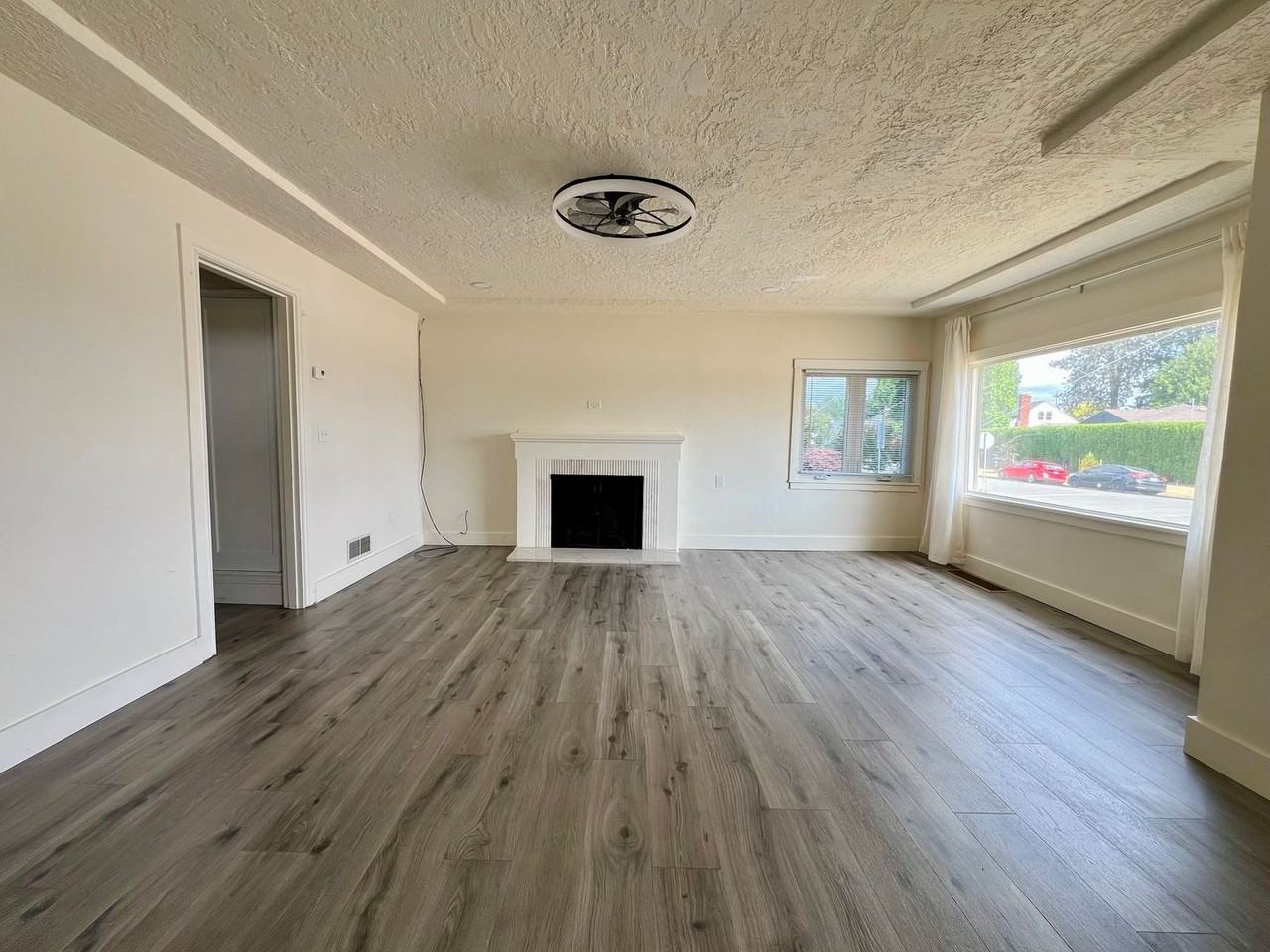 6737 N Olin Ave - Photo 4 of 37