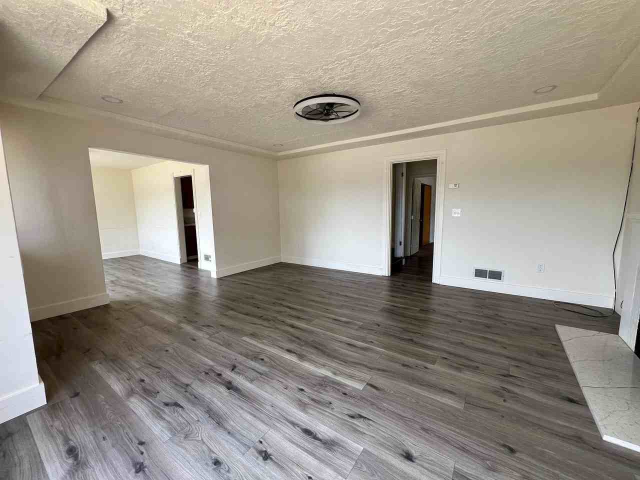 6737 N Olin Ave - Photo 5 of 37
