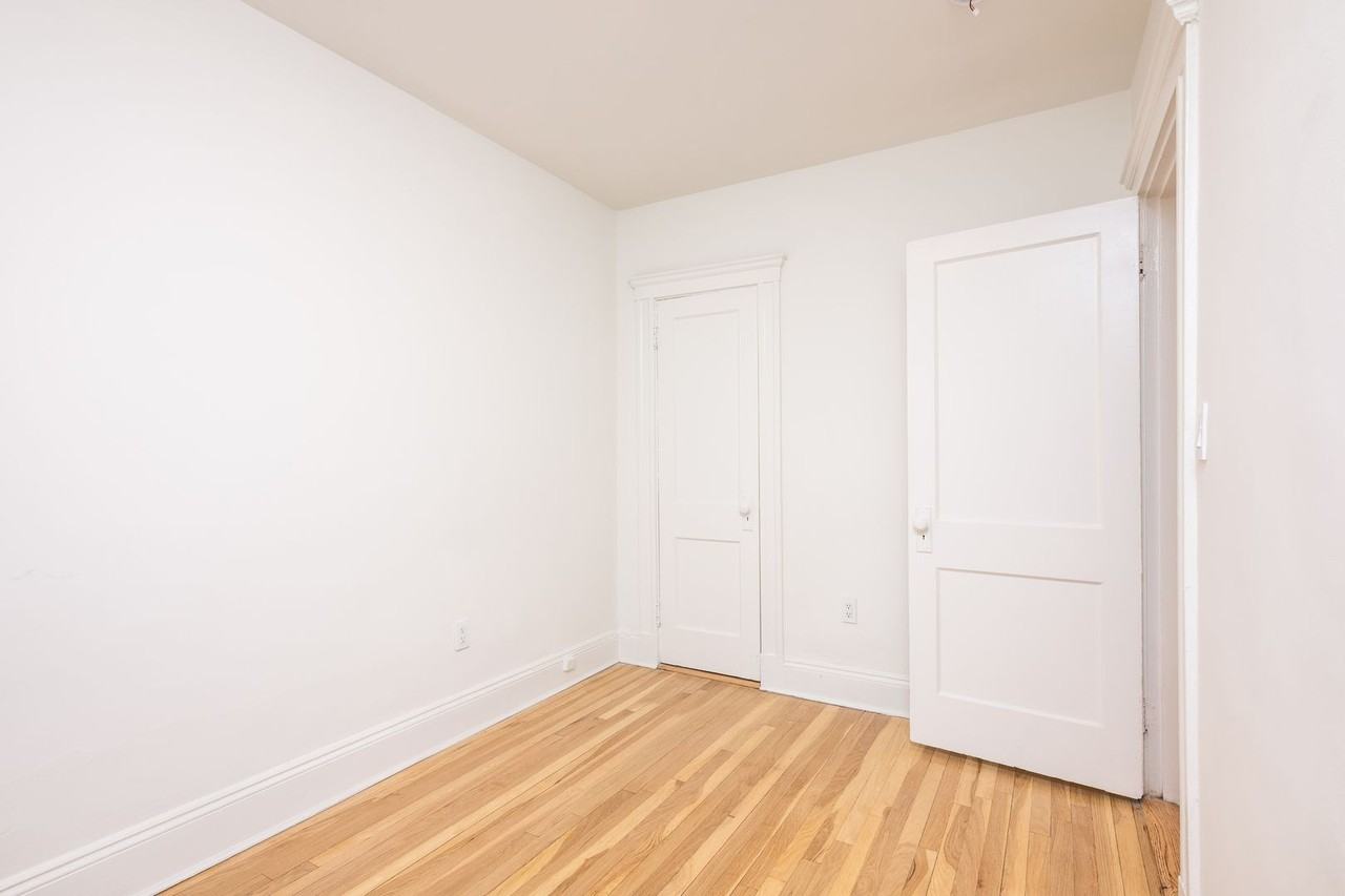 1615 Chestnut Hill Ave - Photo 4 of 7