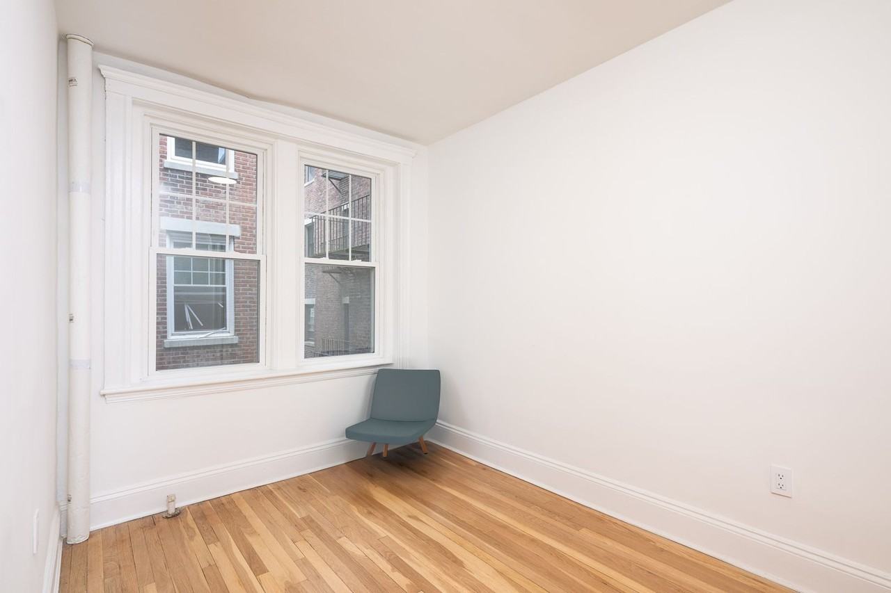 1615 Chestnut Hill Ave - Photo 5 of 7