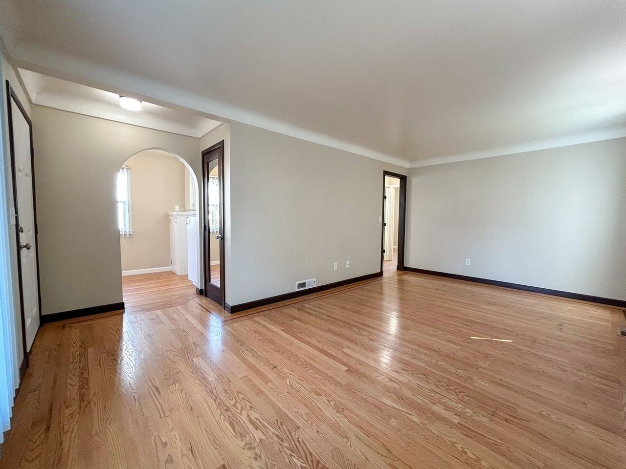 3319 Williams Ave Ne - Photo 3 of 27