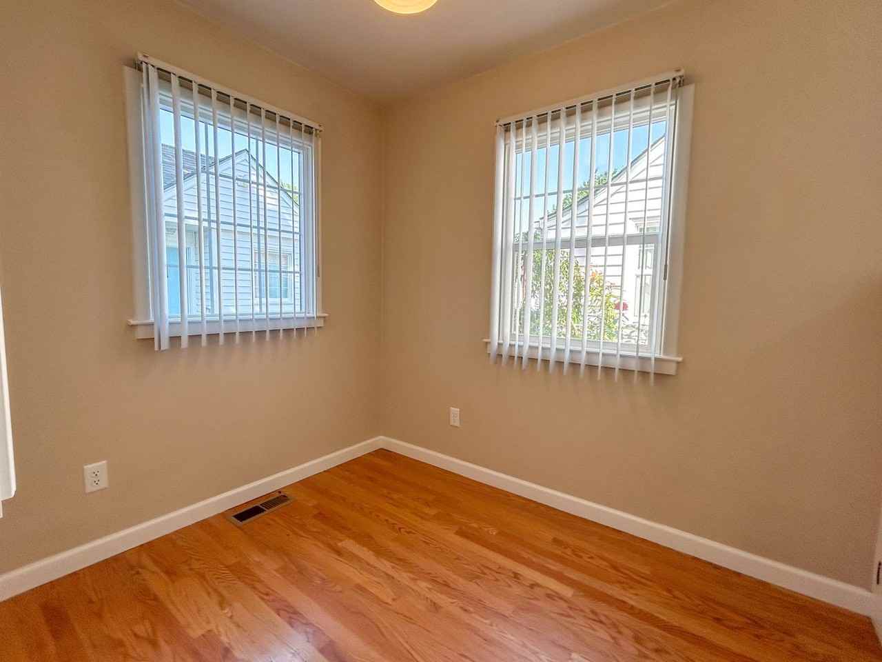 3319 Williams Ave Ne - Photo 5 of 27