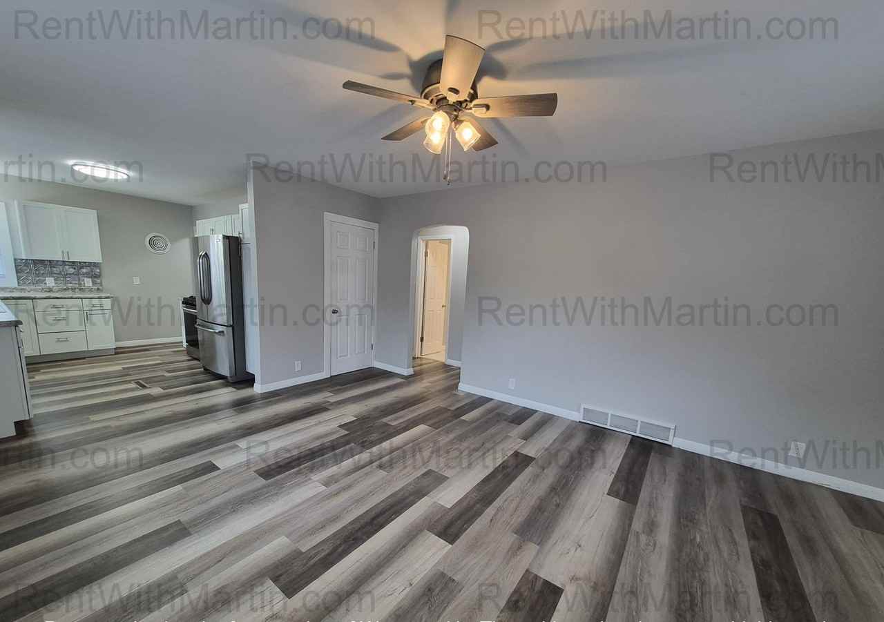 617 Center St - Photo 2 of 18