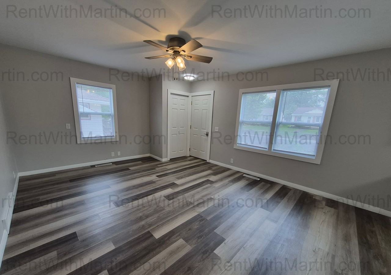 617 Center St - Photo 3 of 18