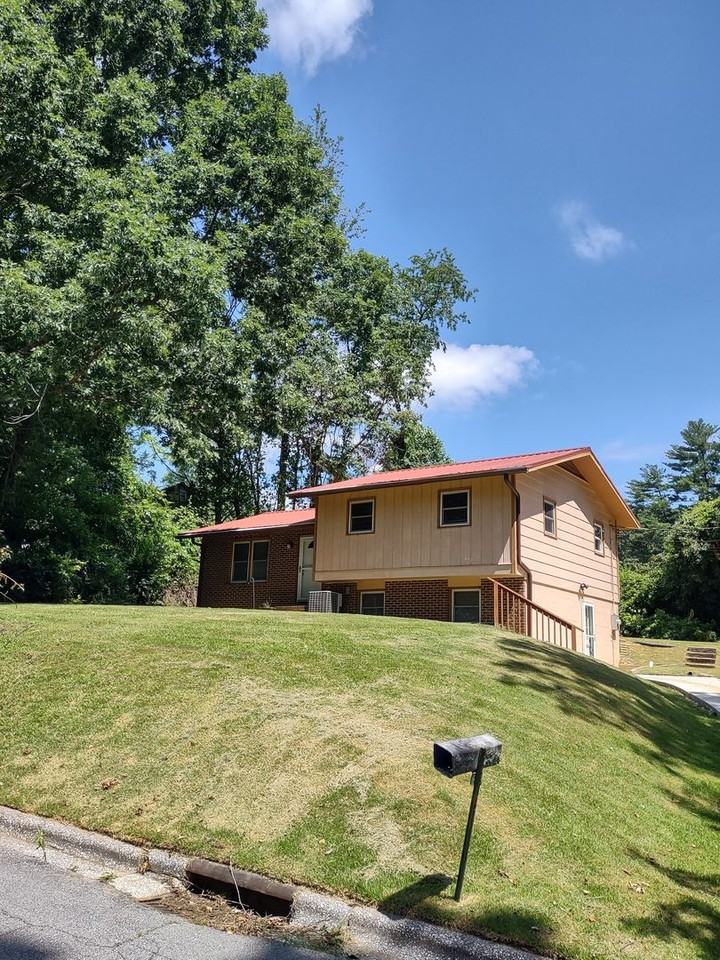 717 Connor Ave - Photo 2 of 20